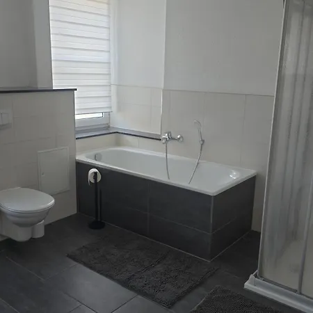 Schoene Vollausgestattete Monteurs- Gaestewohnung Naehe Raffinerie Leuna Und Geiseltalsee 0305 Apartman