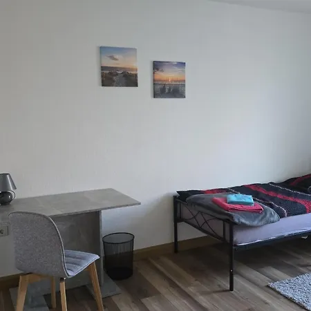 Apartment Schöne Vollausgestattete Monteurs- Gästewohnung Nähe Raffinerie Leuna Und Geiseltalsee Für 6 Personen 0305