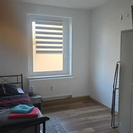 Schöne Vollausgestattete Monteurs- Gästewohnung Nähe Raffinerie Leuna Und Geiseltalsee Für 6 Personen Apartamento