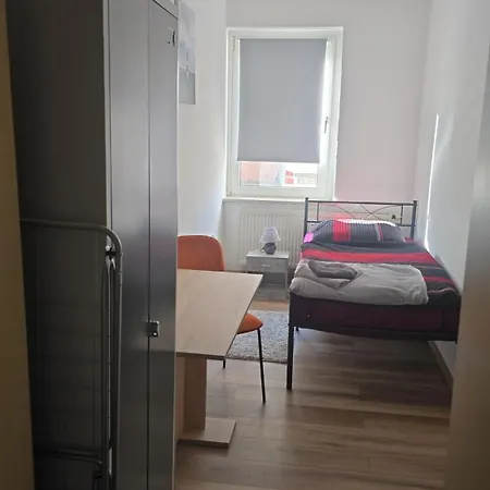 Schoene Vollausgestattete Monteurs- Gaestewohnung Naehe Raffinerie Leuna Und Geiseltalsee Fuer 6 Personen 0305