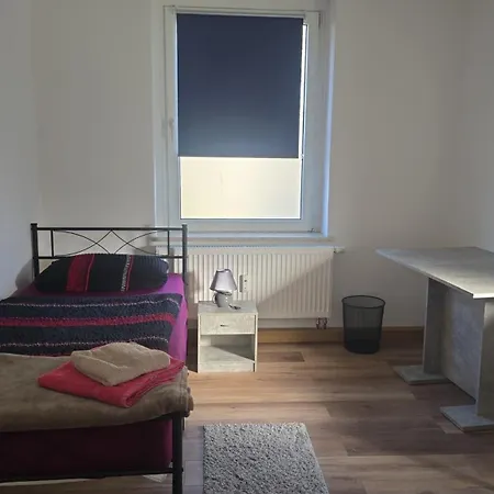 Schöne Vollausgestattete Monteurs- Gästewohnung Nähe Raffinerie Leuna Und Geiseltalsee Für 6 Personen 0305 *