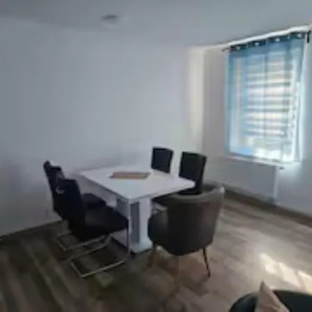 Schoene Vollausgestattete Monteurs- Gaestewohnung Naehe Raffinerie Leuna Und Geiseltalsee 0305 Апартаменты Braunsbedra