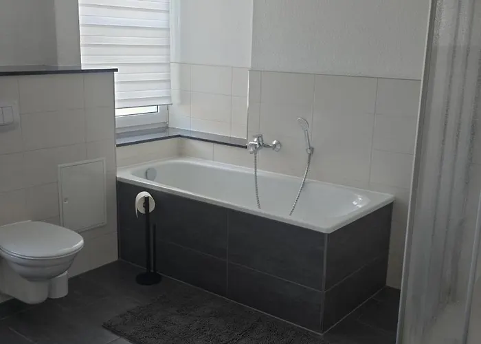 Schoene Vollausgestattete Monteurs- Gaestewohnung Naehe Raffinerie Leuna Und Geiseltalsee 0305 Апартаменты