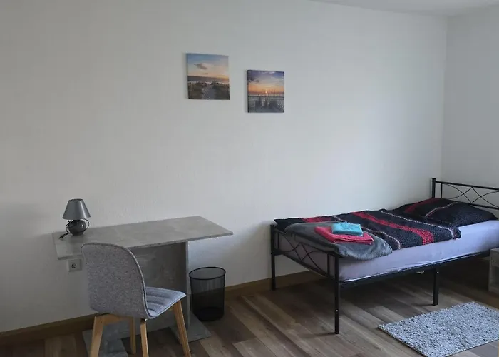 Апартаменты Schoene Vollausgestattete Monteurs- Gaestewohnung Naehe Raffinerie Leuna Und Geiseltalsee 0305