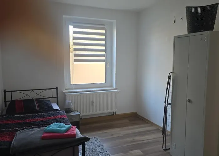 Schoene Vollausgestattete Monteurs- Gaestewohnung Naehe Raffinerie Leuna Und Geiseltalsee 0305 Апартаменты