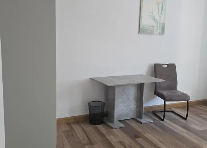 Schöne Vollausgestattete Monteurs- Gästewohnung Nähe Raffinerie Leuna Und Geiseltalsee Für 6 Personen Braunsbedra