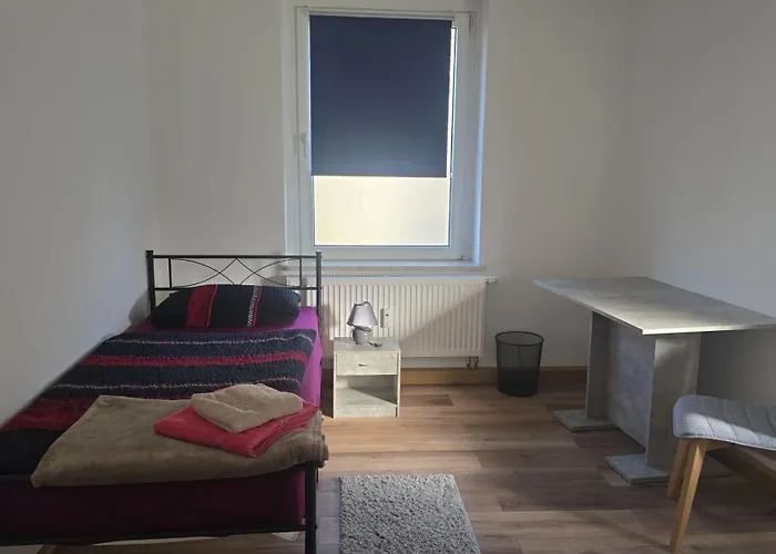 Schöne Vollausgestattete Monteurs- Gästewohnung Nähe Raffinerie Leuna Und Geiseltalsee Für 6 Personen *