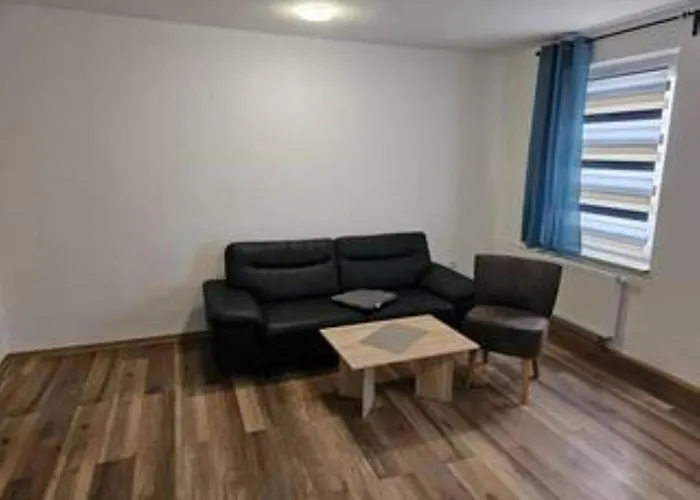 Apartamento Schöne Vollausgestattete Monteurs- Gästewohnung Nähe Raffinerie Leuna Und Geiseltalsee Für 6 Personen *