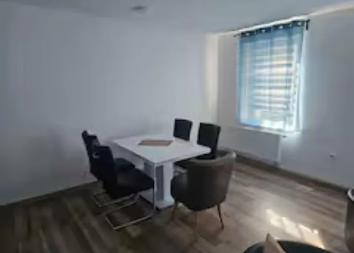 Schoene Vollausgestattete Monteurs- Gaestewohnung Naehe Raffinerie Leuna Und Geiseltalsee 0305 Апартаменты Braunsbedra